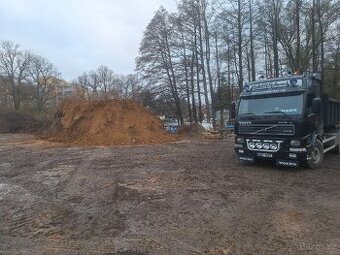 Zásypová zemina za dopravu.