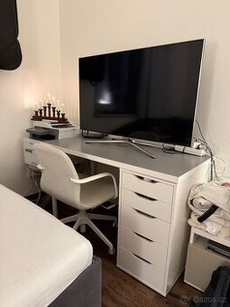 Kancelářský stůl