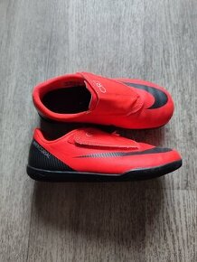 Sálová obuv vel.31 Nike CR7