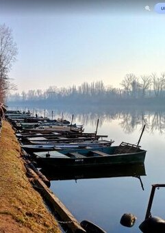 Pramice v centru Prahy včetně místa na kotvišti