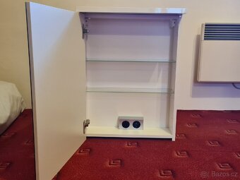 Koupelnová skříňka Linda s LED 50x67 cm