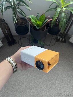 Mini projektor k Telefonu, Pc,…
