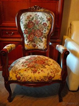 Vintage italské gobelínové křeslo.