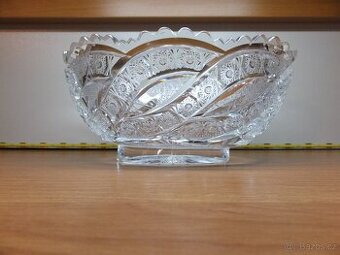Retro luxusní křišťálová oválná broušená mísa.