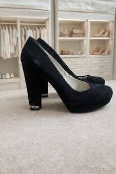 černé sametové lodicky na platorme Michael Kors vel 37