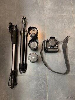 Zrcadlovka Canon EOS 400D + 3 objektivy, 2 stativy a batoh