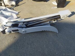 Hydraulický přidržovač HT06 pro stroje 12-16T - 1