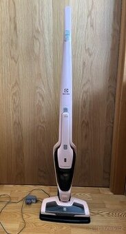 Tyčový vysavač 2v1 Electrolux Ergorapido růžový