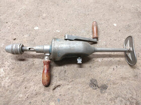 Ruční vrtačka dvourychlostní