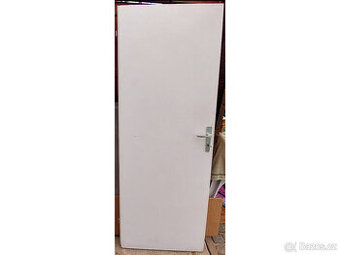 Bílé interiérové dveře 70P s kováním a klíčem