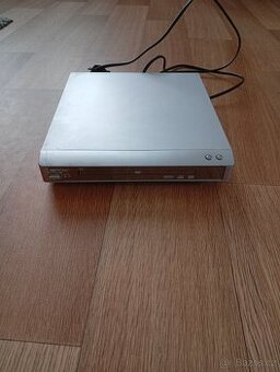 LUXTRONICS DVD přehrávač SCART kabel a pár DVD
