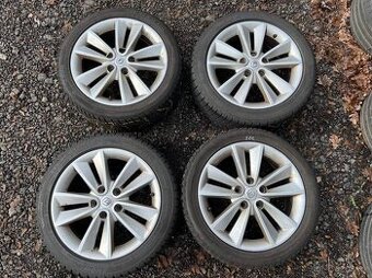 205. sada zimní alu kola 225/45 r17 5x114,3 Renault