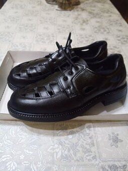 polobotky černé vel,42