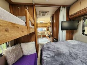 Dvojnápravový caravan / karavan FENDT s poschodovou posteľou