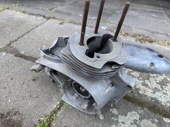 Blok a víka motoru Jawa 250