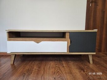 Stolek pod TV