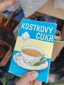 Prodám retro kostkový cukr včetně obsahu.