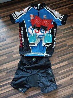 Dres + cyklokraťasy + rukavice