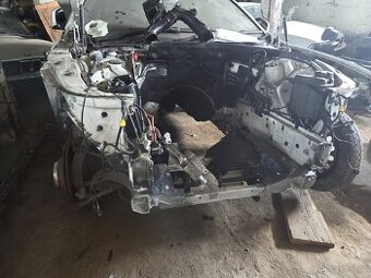 Bmw f10 přední výztuhy šavle nápravnice panty kapoty