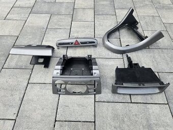 Peugeot 308 plasty středový panel