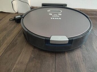Tesla robotický vysavač i na vytírání.
