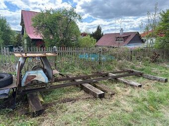 Pojízdná pásová / kmenová pila na dřevo - katr
