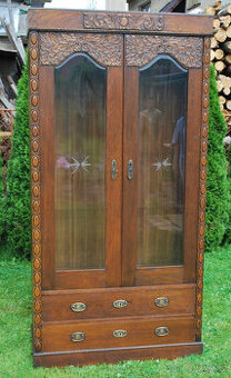 Vitrína v gerstelovském stylu, restaurováno