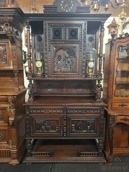 Starožitný vyřezávaný příborník Bretaň