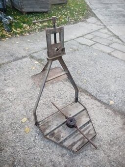 Svěrák Pionýr a závitník