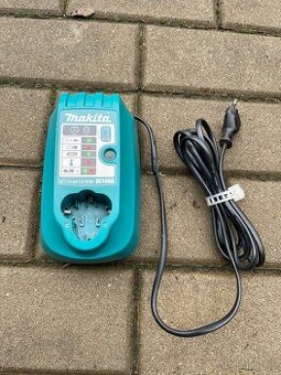 Makita nabíječka DC10WA