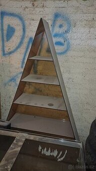 skleněna piramida 2m a terarko