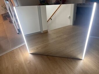 Osvětlené koupelnové zrcadlo