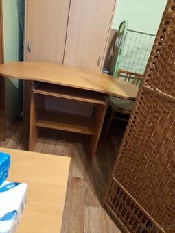 stolek na počítač