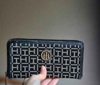 Tommy Hilfiger peněženka – černo-bílá