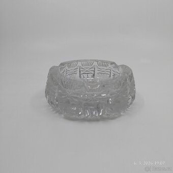 Broušený křišťálový popelník