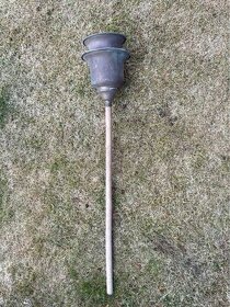 Ruční starožitná pračka na prádlo