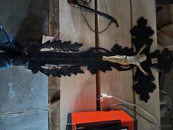 Vyřezávaný kříž