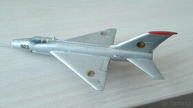 MiG-21 (stříbrný s trubicí) - nekompletní model
