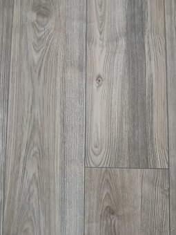 Prodám plovoucí laminátovou podlahu
