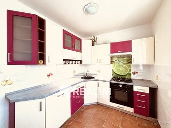 Pronájem bytu 2+1 s lodžií a šatnou, 60 m2, Karviná, ulice T
