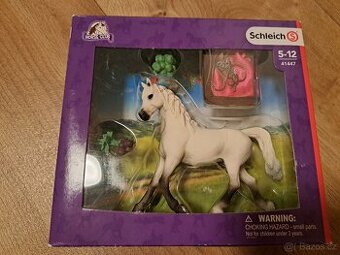 Schleich 41447 Arabská klisna s dekou
