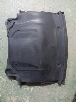 Kryt motoru na Mercedes W124