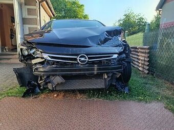 Opel Astra - havarované Rezervace
