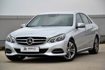 Mercedes-Benz E 400 4M / DESIGNO / 245kW / TOP-VÝBAVA / CZ