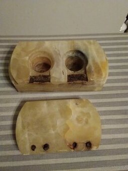 Starý historický mramorový kalamář.