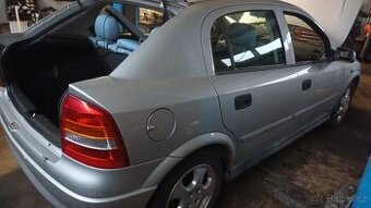 Opel ASTRA 1,6i r.v.2001 sedan