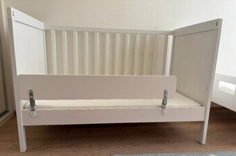 Postýlka Sundvik + matrace + zábrana Nattapa