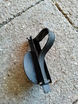 Škoda Favorit Forman držák rezervy