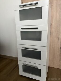 Bílá komoda z Ikea
