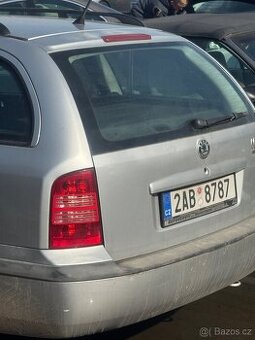 Škoda Octavia 1, v 201, poškozený motor